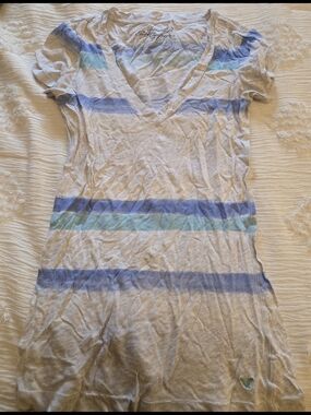 American Eagle Vintage Women’s V-Neck Striped Tee in Light Gray and Blue
